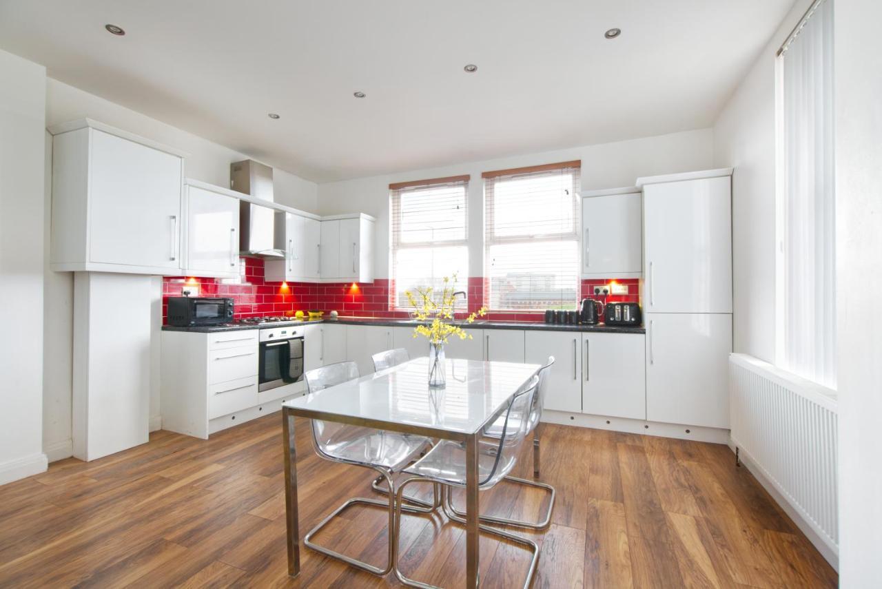 Spacious Apartment Close To City Centre With Free Secure Parking Leeds  Buitenkant foto